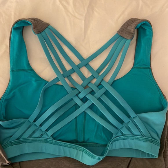 Lululemon turquoise and gray striped yoga top size 4 - Picture 3 of 3